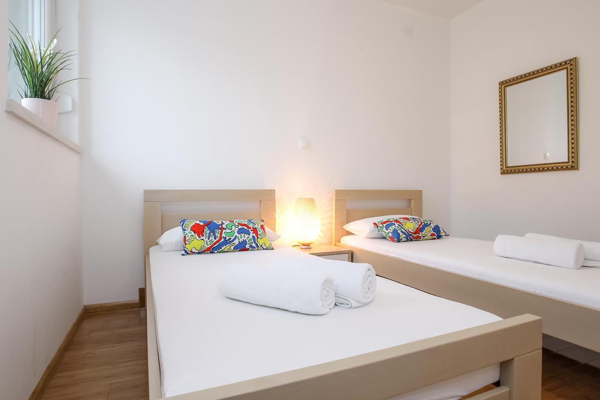 Apartments Tomana Novalja Oda fotoğraf